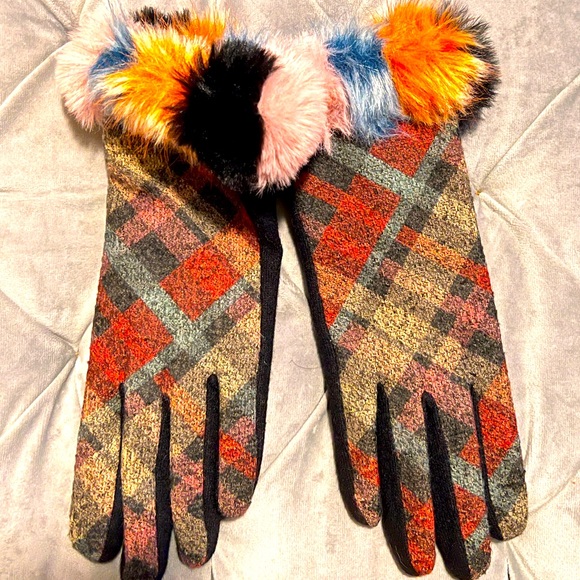 NWOT PLAID GRETA GLOVE - Picture 9 of 12